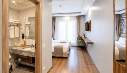 Trendy Room with 2 Single Beds
