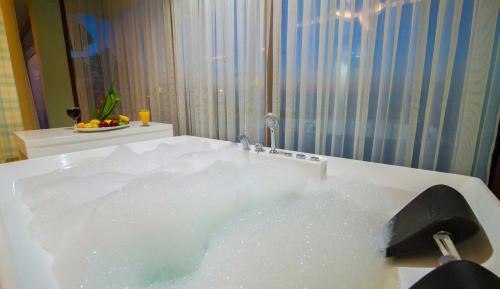 Deluxe Suite with Sea View