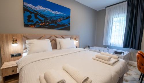 Deluxe King Suite