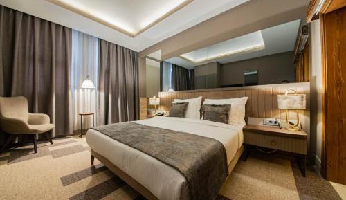 Jacuzzi Deluxe Room