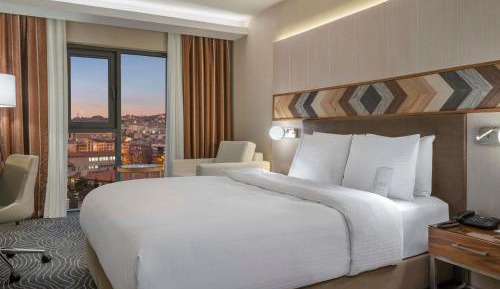 Deluxe Queen Room with Sofa