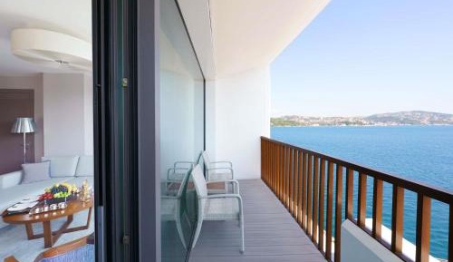 Deluxe Family King Suite with Bosphorus View