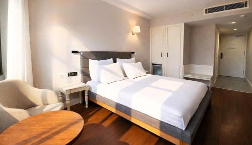 Standard Double Room with City View - Non-Smoking