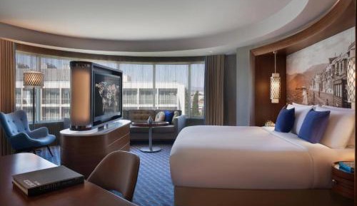 Junior Suite with Partial Sea View and Executive Lounge Access