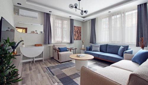 Three-Bedroom Apartment with Balcony