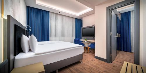 Deluxe Room with One Double and Two Single Beds - Non-Smoking