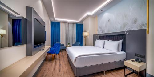 Double Room with Walk-In Shower - Disability Access/Non-Smoking