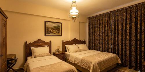Deluxe King Suite