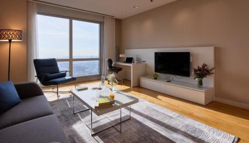 Deluxe One-Bedroom Apartment with Sea View
