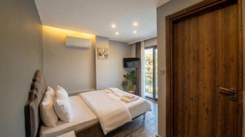 Double Room with Pool View