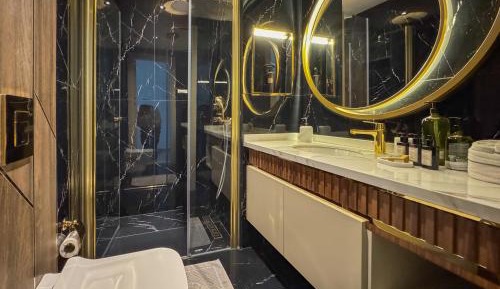 Classic One-Bedroom Apartment with King Bed