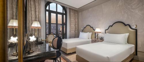 Twin Deluxe Room with City View