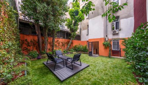Deluxe Two-Bedroom Apartment with Garden View