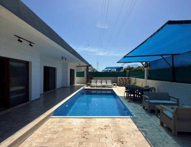 Villa with Garden View
