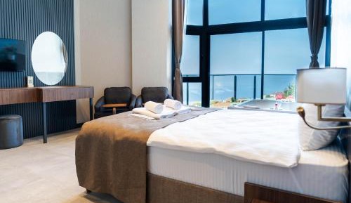 Junior Suite with Garden View