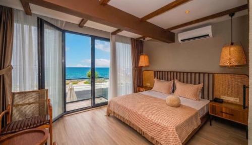 Queen Room with Sea View