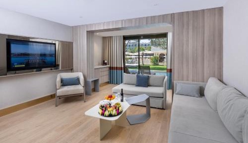 Swim-up Suite