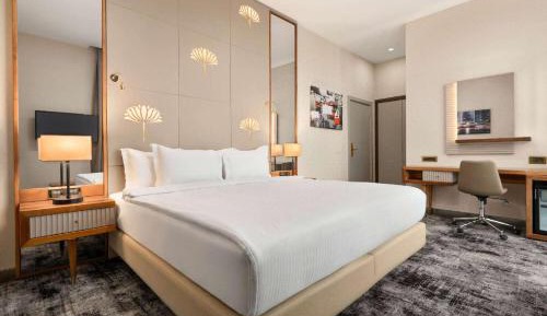 Deluxe King Room - Non-Smoking