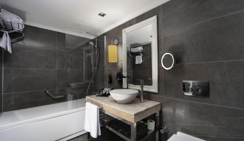 Deluxe Family Suite