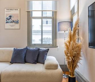 Three-Bedroom Deluxe Apartment