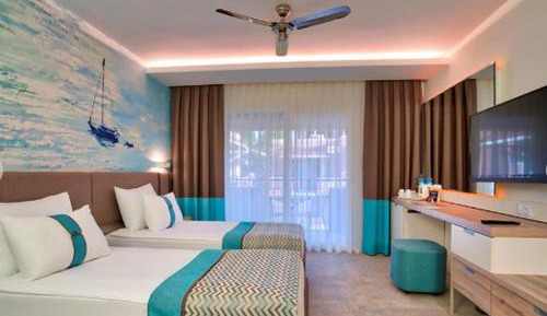 Double or Twin Room (2 Adults + 2 Children)