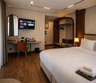 Deluxe Queen Room