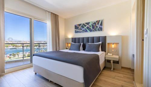 Double Room with Balcony and Sea View
