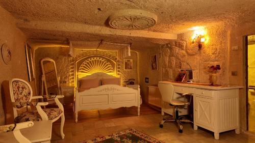 Double Cave Room 