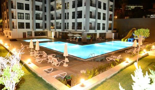 Apartment with Pool View 