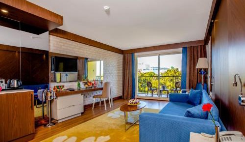 Deluxe Suite