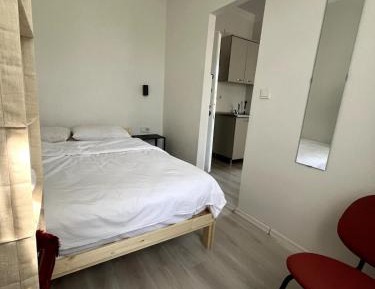 Deluxe Studio