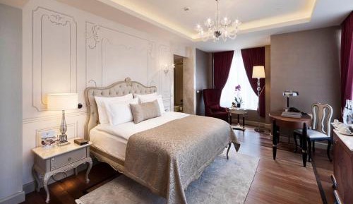 Deluxe Double or Twin Room with City View