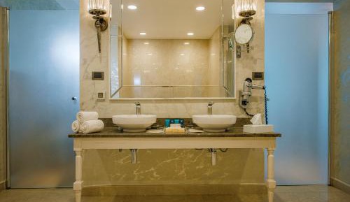 Royal King Suite