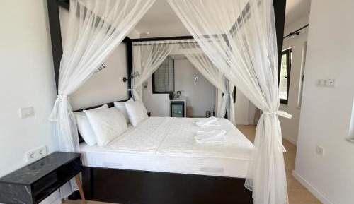 Deluxe Double Room with Balcony and Sea View