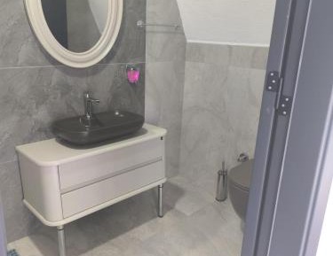 Deluxe Double Room (2 Adults + 1 Child)