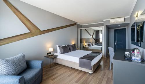 Deluxe Family Room