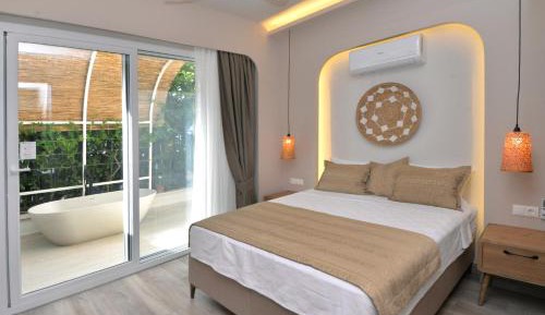 Junior Suite with Garden View