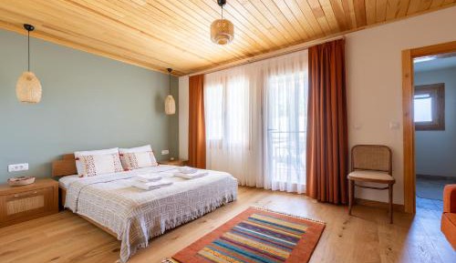 Deluxe Double Room with Side Sea View