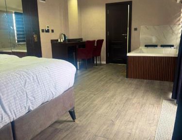 King Suite with Spa Bath