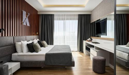 Deluxe Family Room