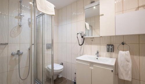 Classic One-Bedroom Apartment with King Bed