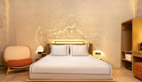 Queen Suite with Spa Bath
