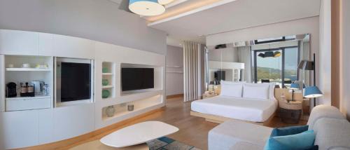Premium King Room with Balcony and Sea View