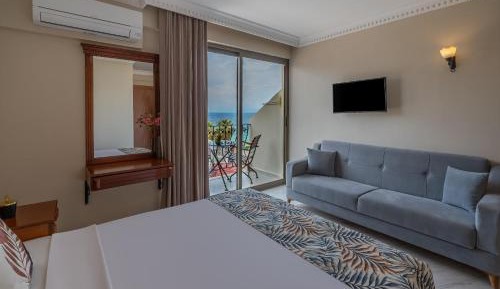 Studio with Sea View