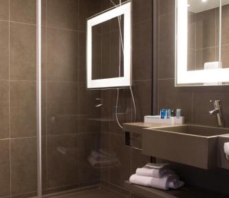 Superior Room with Queen Bed - Accessible
