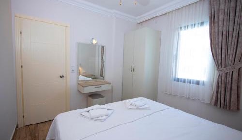 King Suite with Pool View