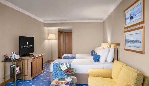 Classic Twin Room with City View