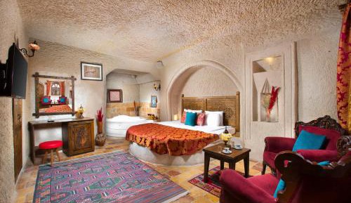 Deluxe Cave Suite