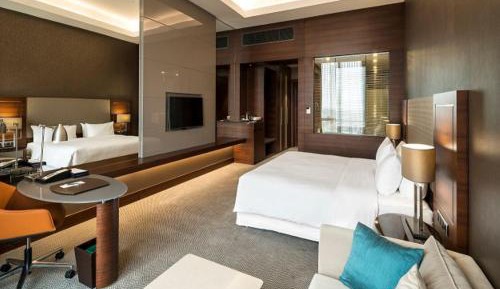 Deluxe King Room – High Floor
