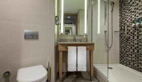 Queen Accessible Room NS